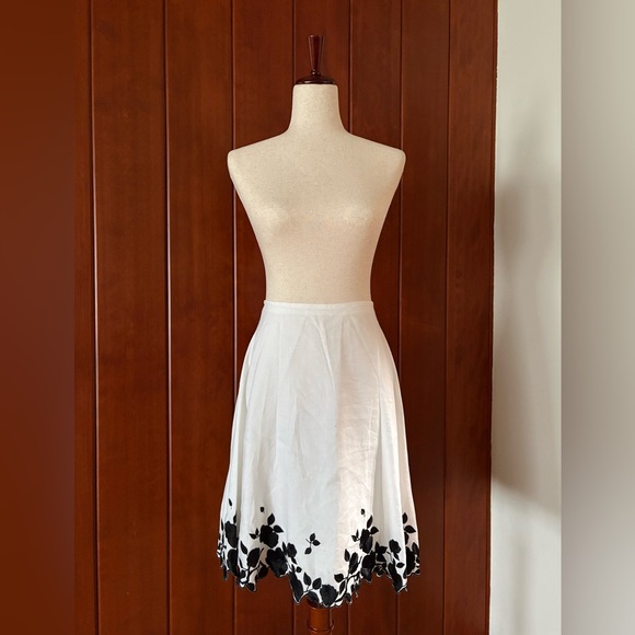 Vintage white and black floral circle skirt - Picture 3 of 3